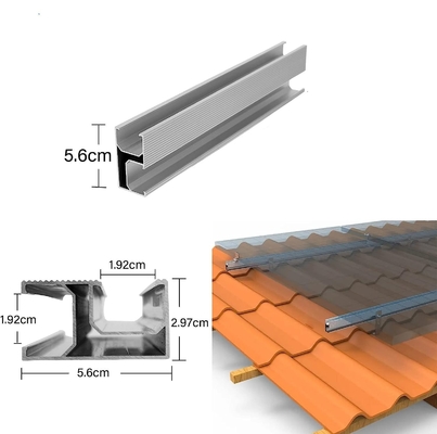 Installation de panneaux solaires photovoltaïques robustes et sans tracas avec des kits de rails en aluminium anodisé