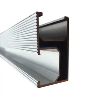 Structure de système photovoltaïque solide et durable avec montage rapide de panneaux solaires sur le toit